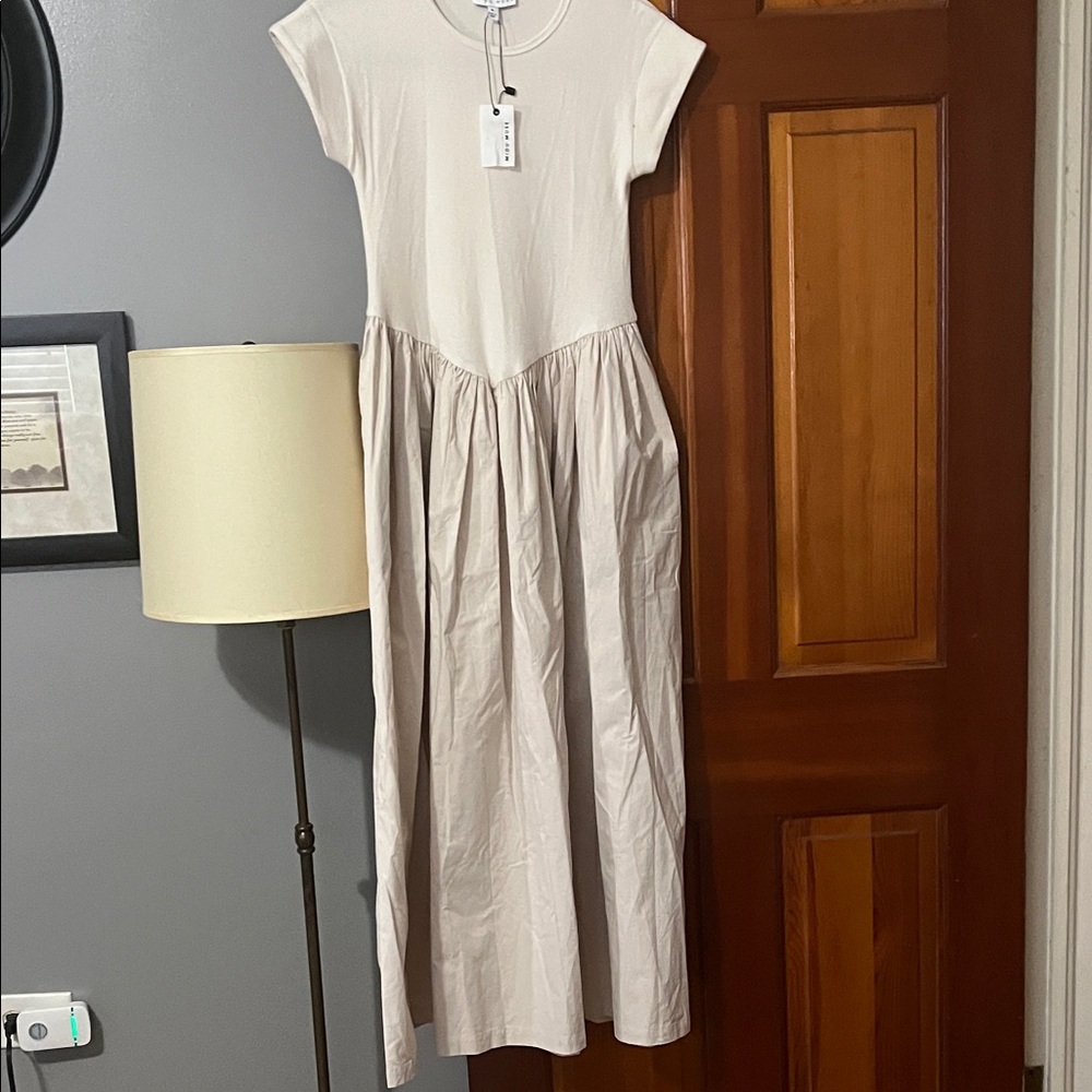 Chic Cream Midi Dress with side pockets!